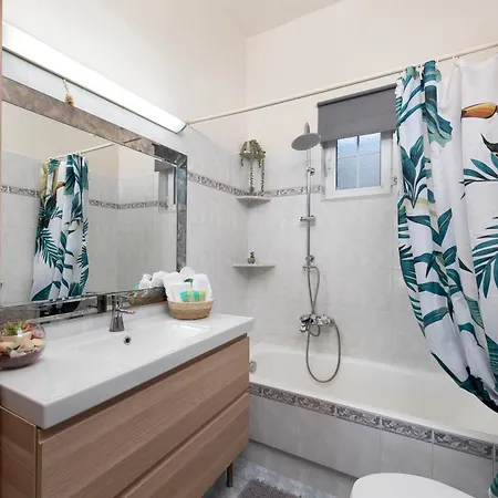 Christos House Semesterbostad